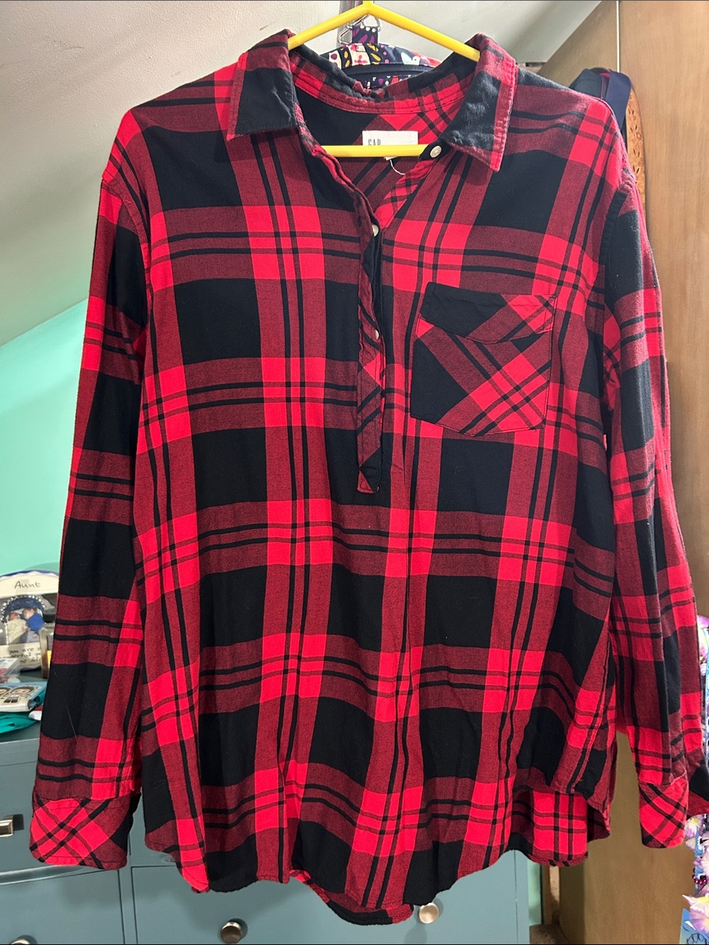 Gap Red and Black Plaid Woman's Shirt - Classic Button-Down